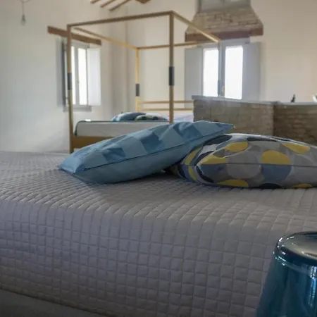 Leone, Enjoy Staying Together Again In Pure Nature * Santa Maria Nuova (Ancona)